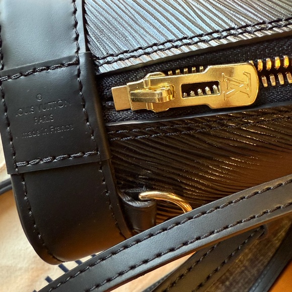 Louis Vuitton Alma Backpackck - Picture 5 of 12